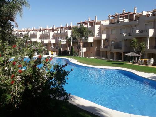 Duquesa Fairways 82, a spacious apartment with fabulous views and facilities