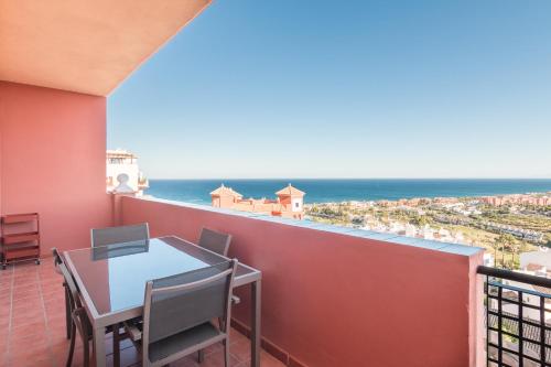 2173-Superb apt with amazing seaview