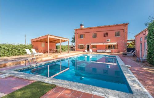 Eight-Bedroom Holiday home with a Fireplace in Riudellots