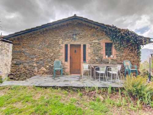 Picturesque Cottage in Montseny with Swimming Pool