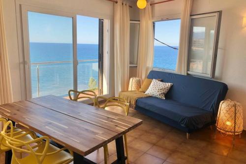 El Cau del Llop - 250m to the beach