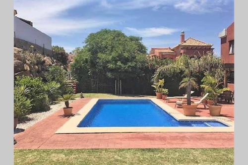 El Faro - holiday villa with swimming pool