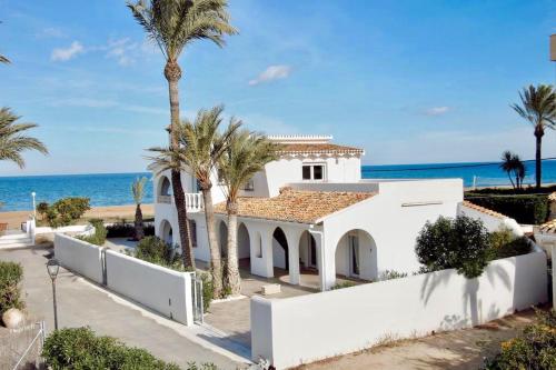 Urbanización El Oasis, 20 Villas en 1ª Línea Playa