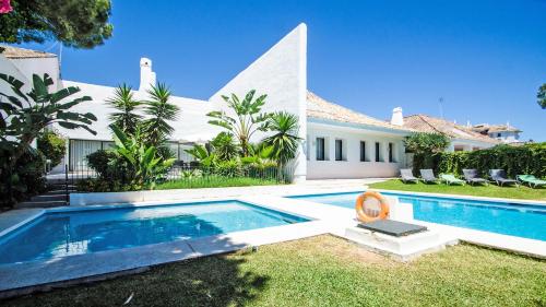 Elegant 4 Bedroom Villa 34121802 In A Closed Resort, 2nd Line Beach With 2 Private Pools, Puerto Banus Marbella