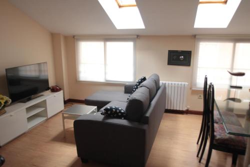 Emilia -Claudio Moyano