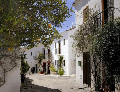 En- Cozy Andalusian Style Townhouse In Marbella