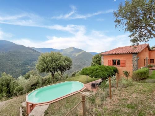 Endearing Holiday Home in Montseny with Swimming Pool