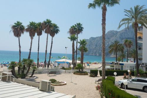 Enjoy the beach in Calpe on the front line with Topacio Iv