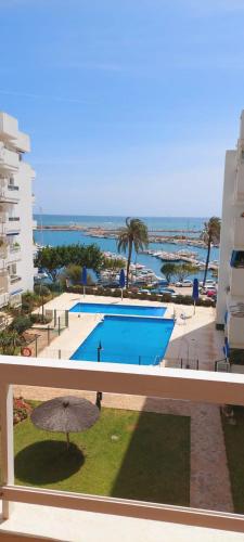 Estepona Marina. Sea views, pool, wifi and parking.