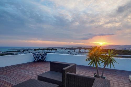Elora Penthouse with Sea Views by Hello Homes Sitges