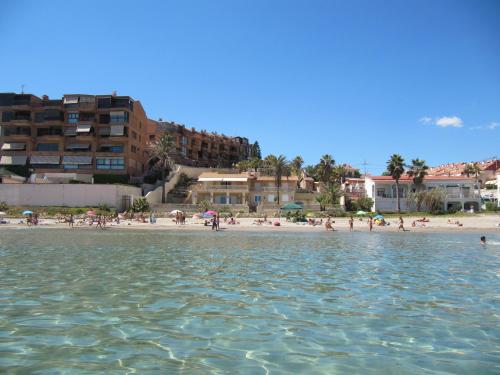 Extraordinario apartamento a pie de playa Chalet Roquetes