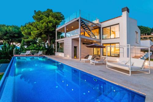 Fabulous Contemporary Villa Pool & Sea Views