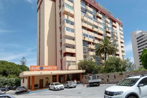 Fabulous sunny second floor apartment - Edificio Europark - overlooking gardens and pools.