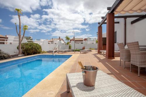 Family & Golf Villa Rubi- Pool - Bbq - Seaview -Aircon