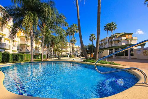 Fantastic 2-Bed Apartment close to the Sandy beach