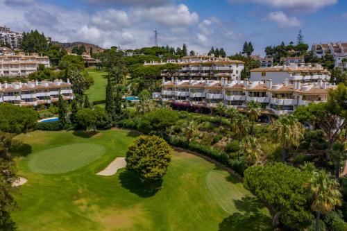 Fantastic Apartment views with 3 Pools Minutes from Beach and Golf Mijas Costa Spain