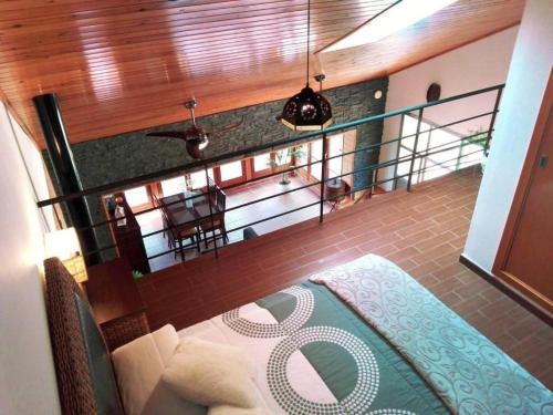 Fantástico loft entre montañas, con piscina comunitaria