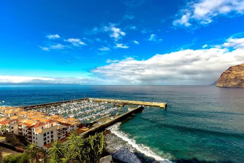 First line beach front 2 bedroom apartment Los Gigantes