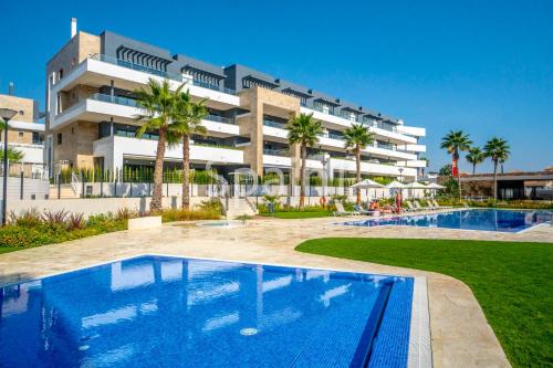 Exclusive apartment in Flamenca Village with gym, sauna, 3 pools - 600 m from the beach
