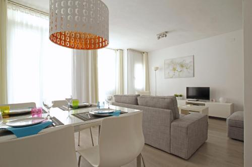 Warm Sands by Hello Homes Sitges