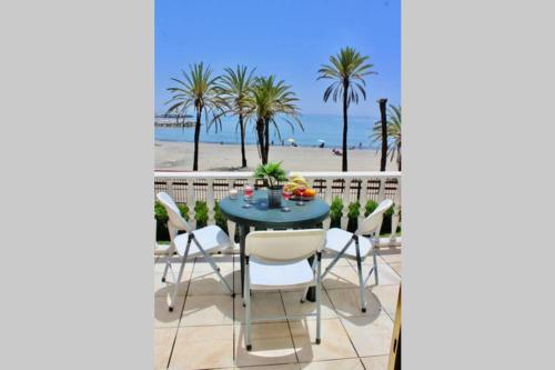 Frontline sea in the center of Puerto Banus.2 Bedrooms.