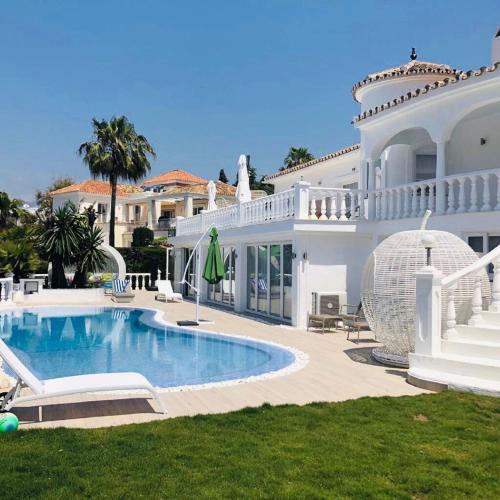 Luxury Apartment in Villa with Pool and Garden