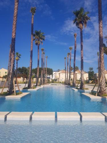 Garden villa direct access to beach