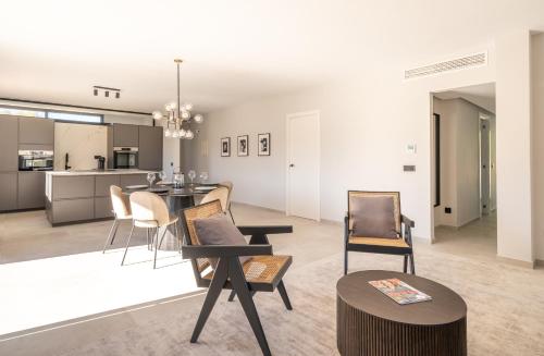 Glamorous 3br Penthouse Mins To Puerto Banús W/Terrace