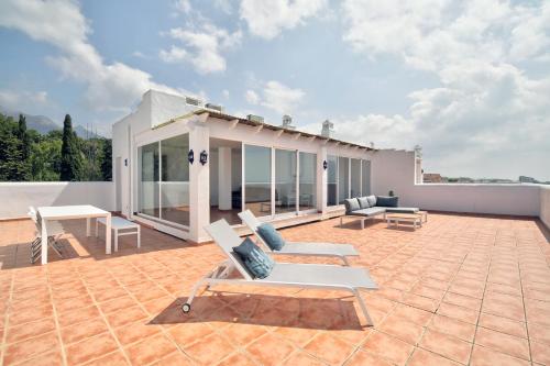 Marbella House On Golden Mile 100m2 Roof Sun Terrace 180 Degree Sea View - Sleeps 10 - Close To Marbella And Puerto Banus
