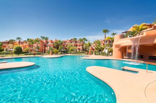 Resort Style 2 Bedroom Apartment Near Marbella Free Wifi & Parking