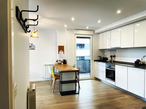 Gran Bilbao Xi With Parking By Aston Rentals