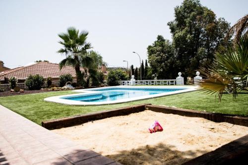 Gran chalet familiar con piscina privada y bbq