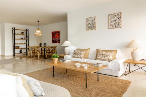 Guadalmina Beach Holidays Suite Apartment,