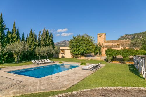 Historical house Mallorca pool wifi airconheat sleeps 12-14