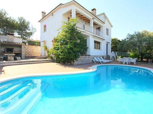 4 bedrooms appartement with private pool enclosed garden and wifi at Canyelles 6 km away from the beach