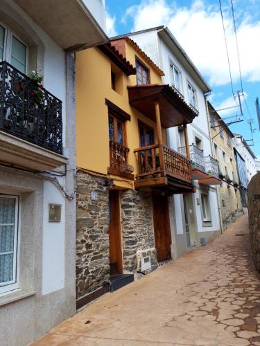 2 bedrooms house at Redes 200 m away from the beach with sea view enclosed garden and wifi