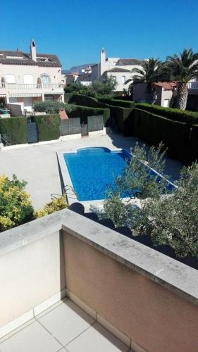2 bedrooms house at Miami Platja 300 m away from the beach with shared pool enclosed garden and wifi