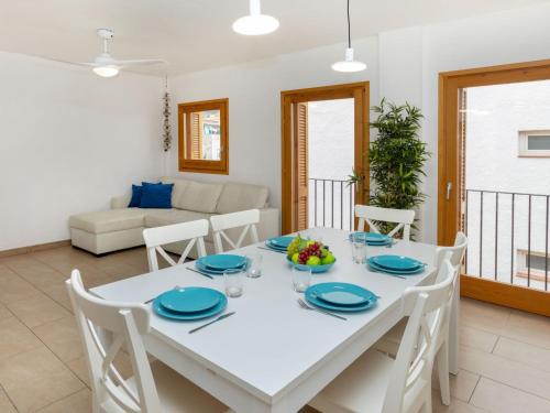 Holiday Home Blue Tossa