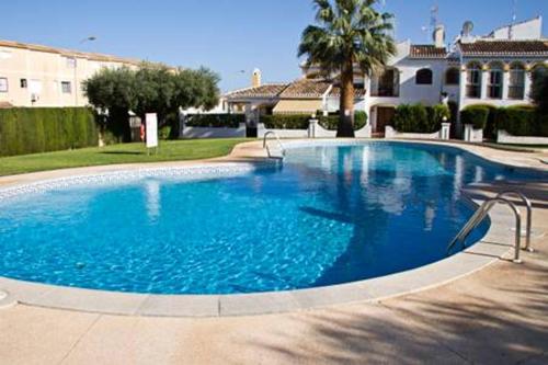 2 bedrooms house at Torrevieja 500 m away from the beach with shared pool furnished garden and wifi