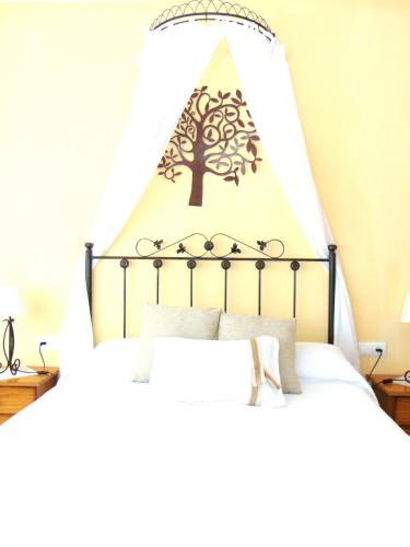 3 bedrooms house with furnished terrace at Mingorria