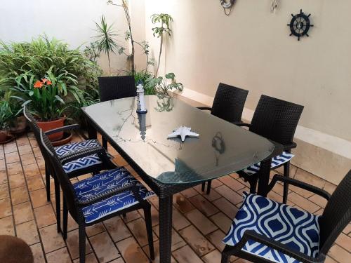 2 bedrooms house at Cadiz 450 m away from the beach with furnished terrace and wifi