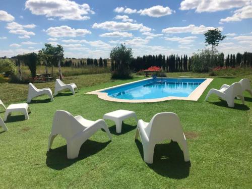 3 bedrooms house with shared pool enclosed garden and wifi at Alcaracejos
