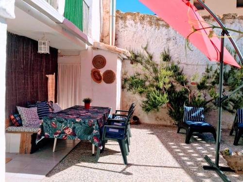 3 bedrooms house with enclosed garden and wifi at El Poyo del Cid