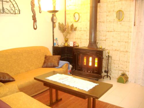 3 bedrooms house with private pool enclosed garden and wifi at Chatun