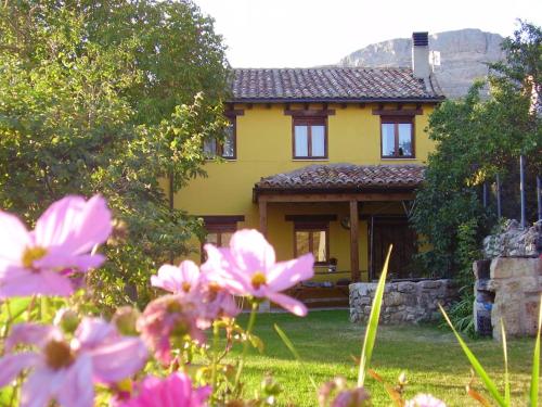 5 bedrooms house with city view enclosed garden and wifi at Amaya