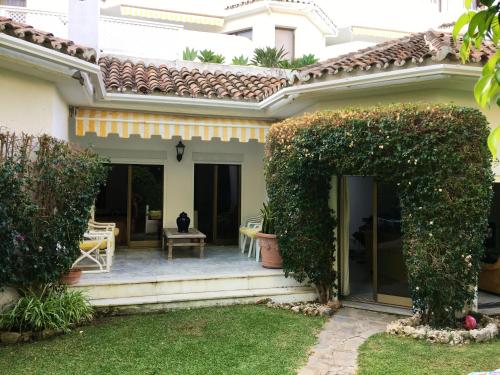 3 bedrooms house at Marbella 100 m away from the beach with shared pool enclosed garden and wifi