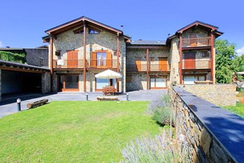 4 bedrooms house with enclosed garden and wifi at Bellver de Cerdanya 1 km away from the beach