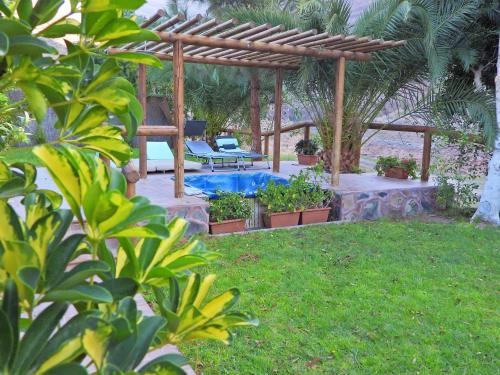 One bedroom house with jacuzzi enclosed garden and wifi at San Bartolome de Tirajana