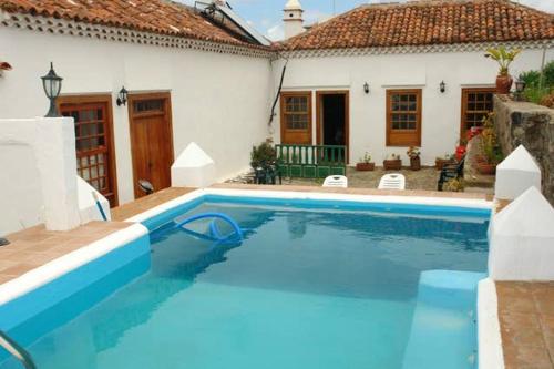 One bedroom house with shared pool enclosed garden and wifi at San Cristobal de La Laguna