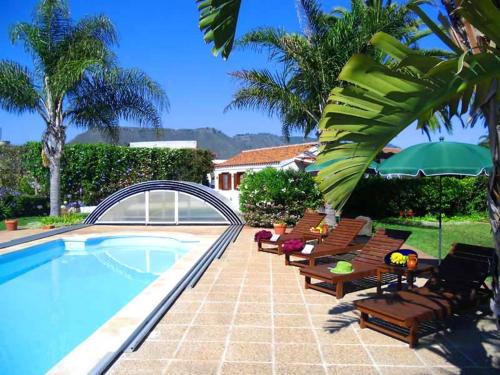 2 bedrooms house with sea view shared pool and jacuzzi at San Cristobal de La Laguna 3 km away from the beach